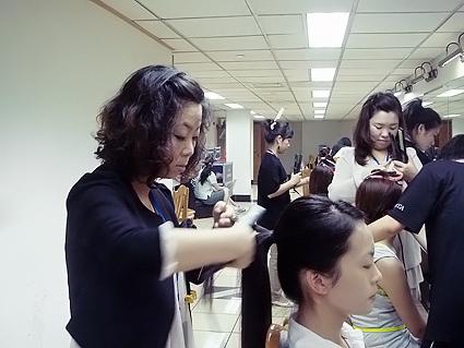 591創(chuàng)意元宵晚會(huì)派對(duì) 柯模思學(xué)員負(fù)責(zé)化妝